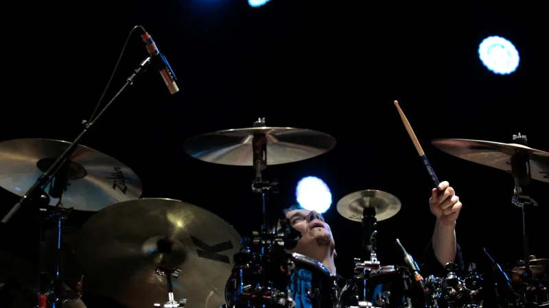 Bubeník Gavin Harrison z kapely King Crimson