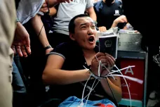 V Hongkongu odsoudili tři aktivisty za napadení čínského novináře