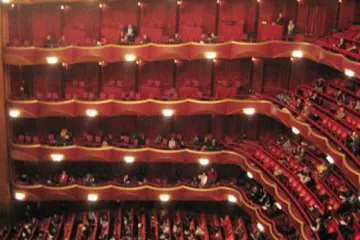 Metropolitní opera v New Yorku se otevřela světu