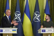 Ukrajinci získávají půdu pod nohama, prohlásil Stoltenberg při překvapivé návštěvě Kyjeva