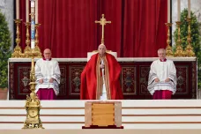Vatikán se rozloučil s emeritním papežem Benediktem XVI. 
