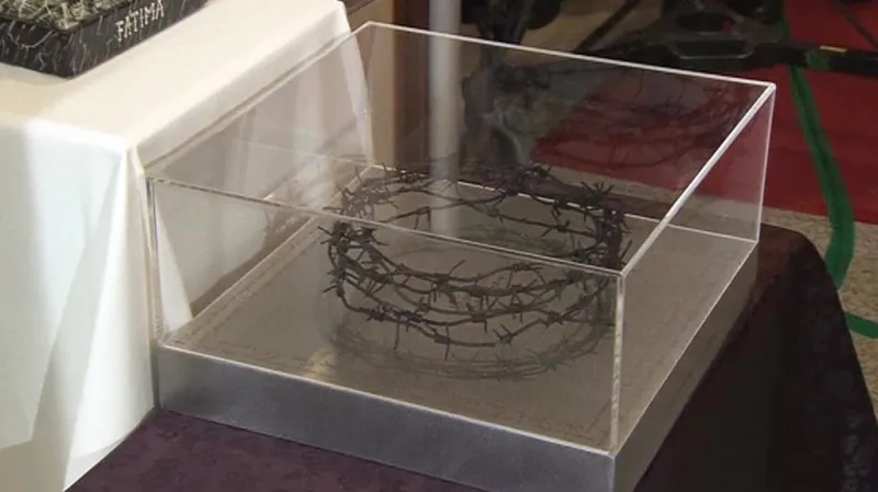 Trnová koruna z korejského ostnatého drátu pro papeže Františka