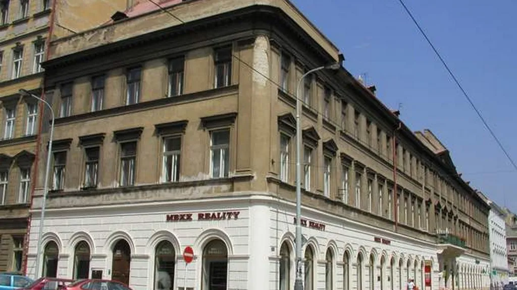 Runhartovského grunt na archivním snímku. Dnes je budova zrekonstruována