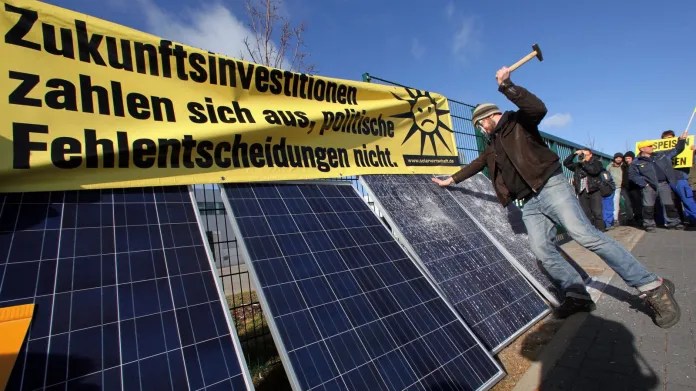 Německé protesty proti omezení podpory solární energie