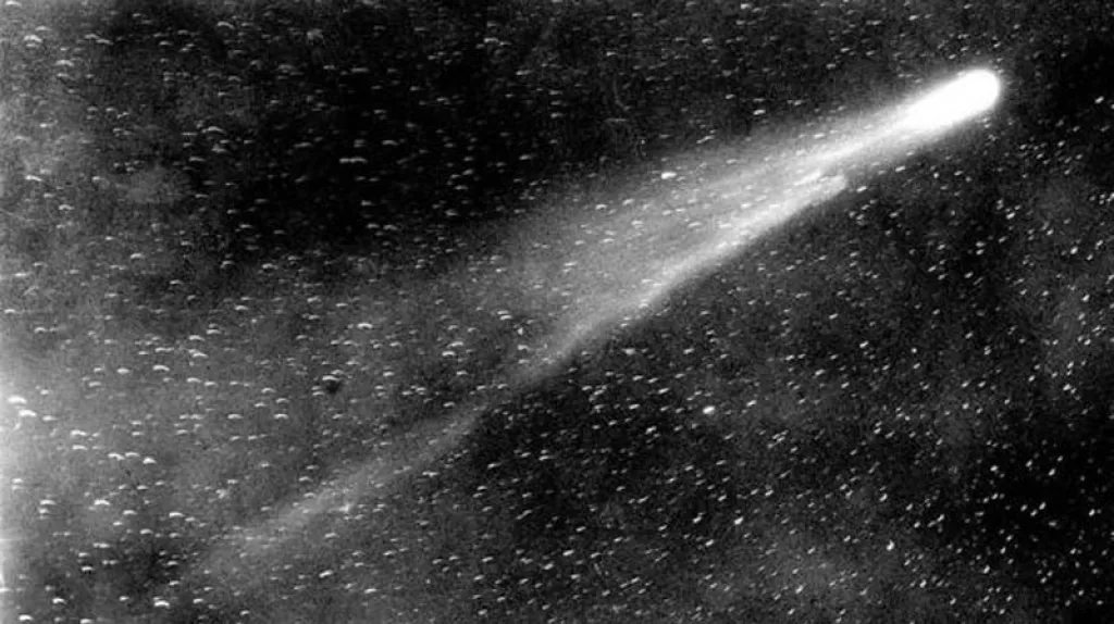 Halleyova kometa – první fotografie v roce 1910