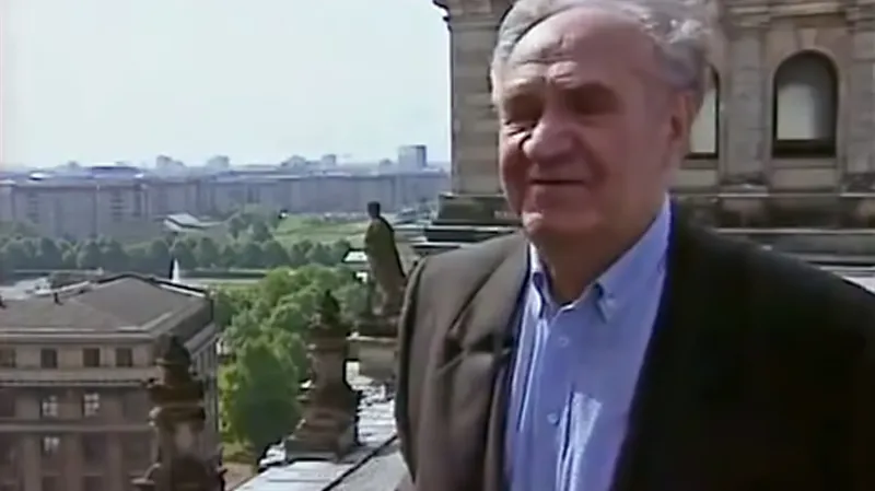 Jevgenij Chalděj po letech na "místě činu"