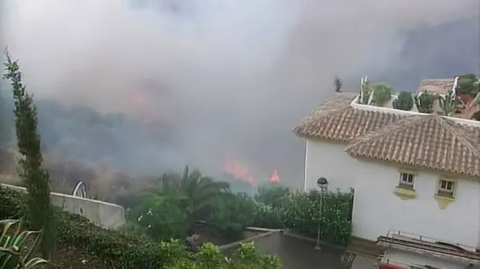 Hašení požáru u španělské Marbelly
