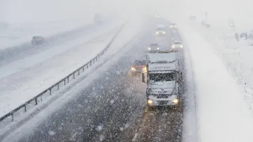 Sněhová bouře na silnici M6 v severozápadní Anglii