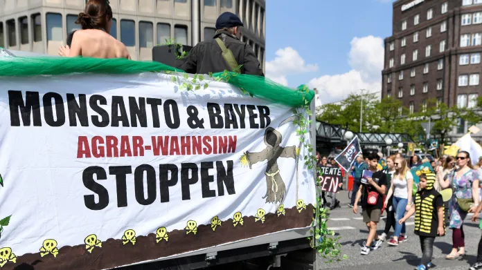 Protesty proti Bayeru a Monsantu v Hamburgu