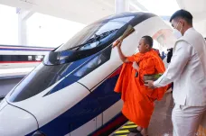 Laos spouští první vysokorychlostní trať. Provází ji radost i obavy z čínského vlivu