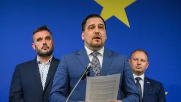 Tomáš Zdechovský (uprostřed)