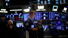 Pohled na parket newyorské akciové burzy (NYSE)