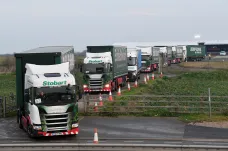Jak by po „tvrdém“ brexitu zatížily kamiony britské silnice? Země se bojí nekonečných kolon