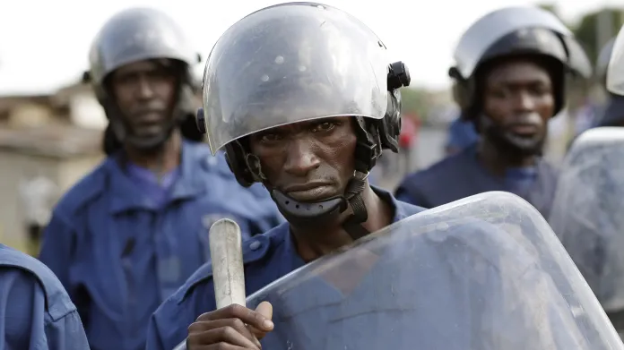 Policie v Burundi dohlíží na protesty