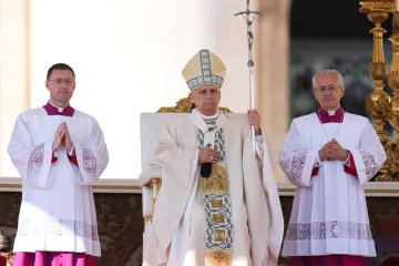 Papež svatořečil sedm lidí včetně bývalého satanisty