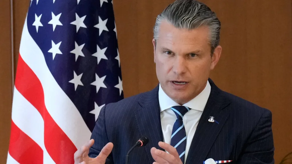 Americký ministr obrany Pete Hegseth