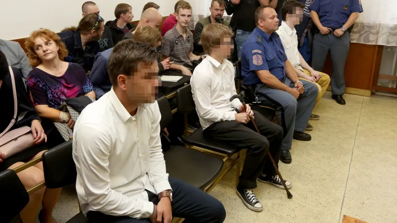 Tři mladíci obžalovaní ze zapálení vzácného dřevěného kostela kostela v Třinci-Gutech