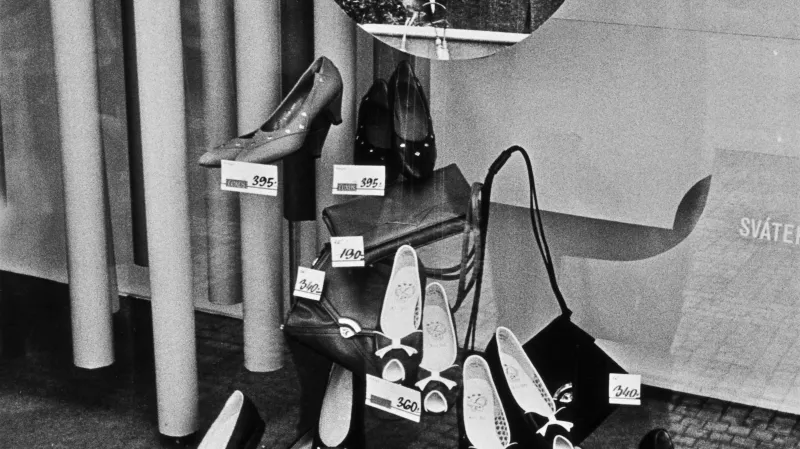 Výloha obchodního domu Baťa (před rokem 1989)