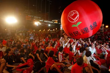 Zatýkání lidi umlčelo, teď v Hongkongu končí poslední demokratická strana