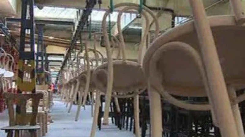 NO COMMENT: Ukázka výroby \"thonetek\"