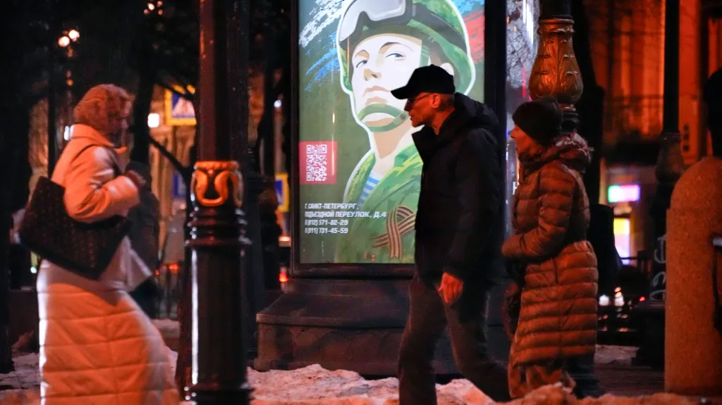 Náborový bilboard na ulici v Petrohradu