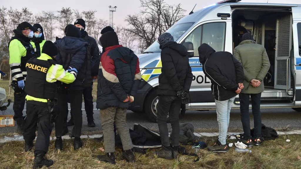 Policisté zadrželi na jihu Moravy běžence převážně ze Sýrie
