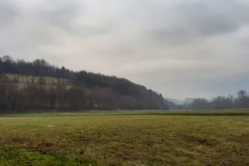 V příštích dnech bude dál zataženo, mrznout ale má jen v noci