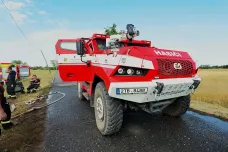 Hasiči dál likvidují požár u muničního skladu na Litoměřicku