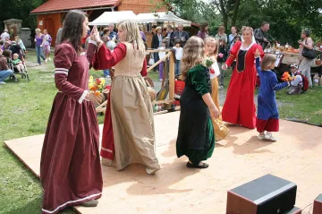 AVÍZO: Středověký den na tvrzi v obci Semtěš