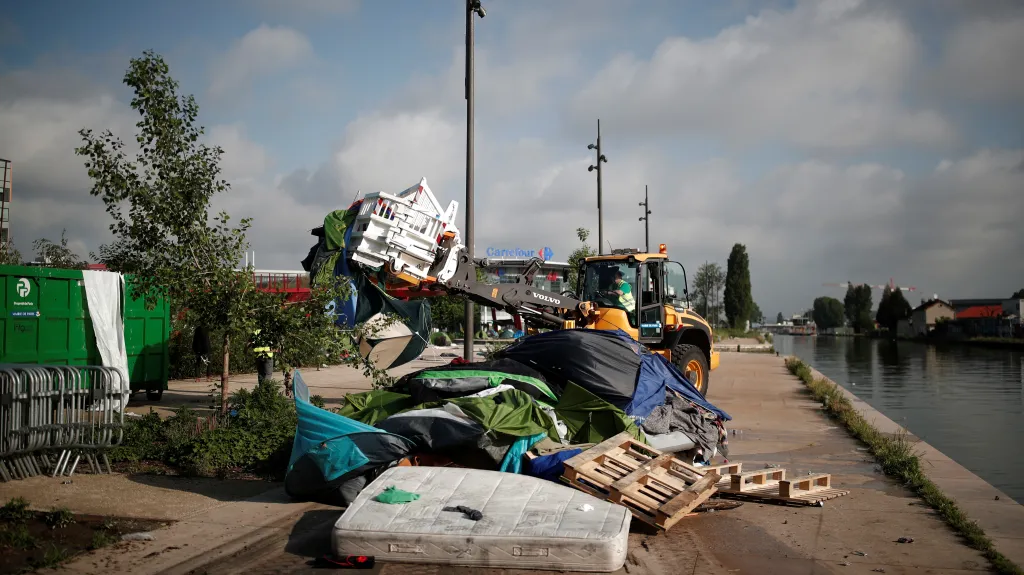 Vyklízení tábora v Paříži