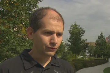 Skočil jsem na sedadlo, popadl volant a chtěl brzdit, líčí muž, který zachránil autobus po kolapsu řidiče