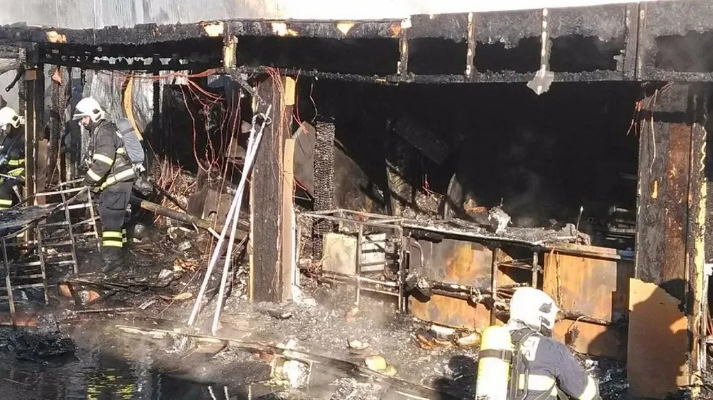 Hasiči likvidovali požár na výstavišti v Letňanech