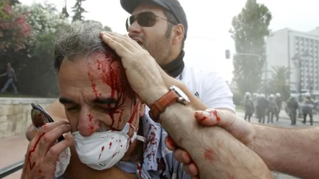 Řecké protesty provází násilí
