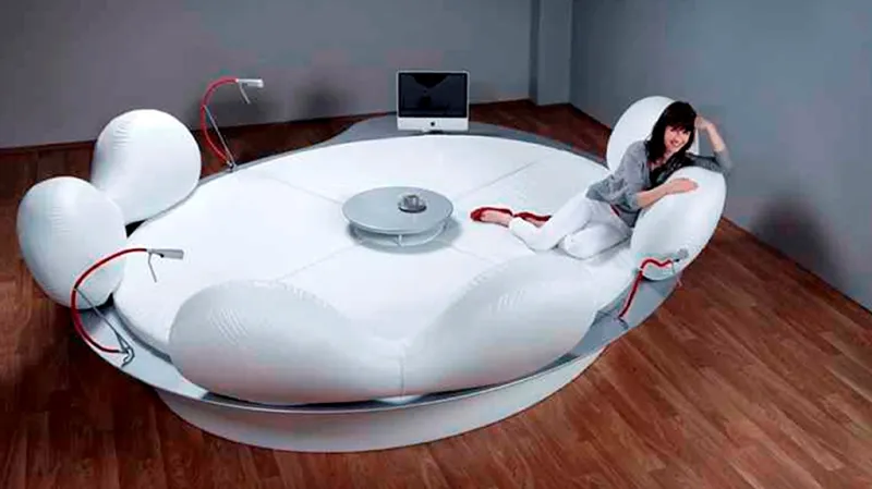 Sofa nechal Kaplický vyrobit pro svůj londýnský byt