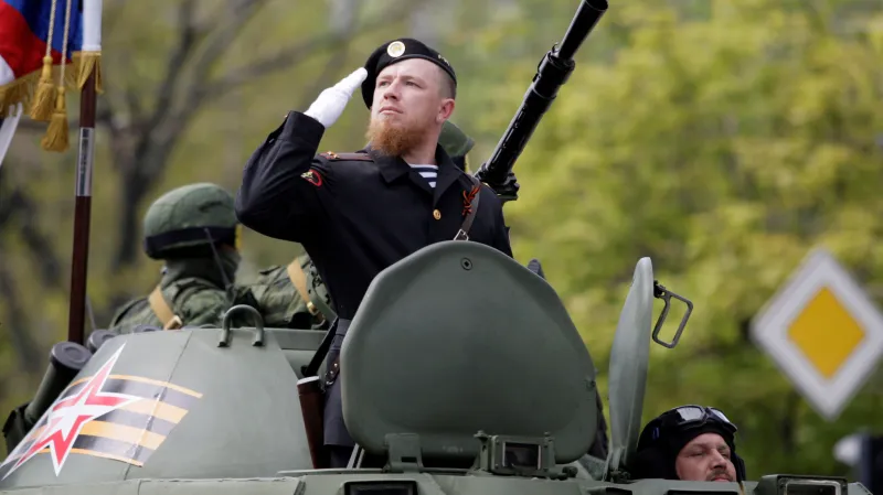 Arsen Pavlov při oslavách Dne vítězství v Doněcku 9. května 2016