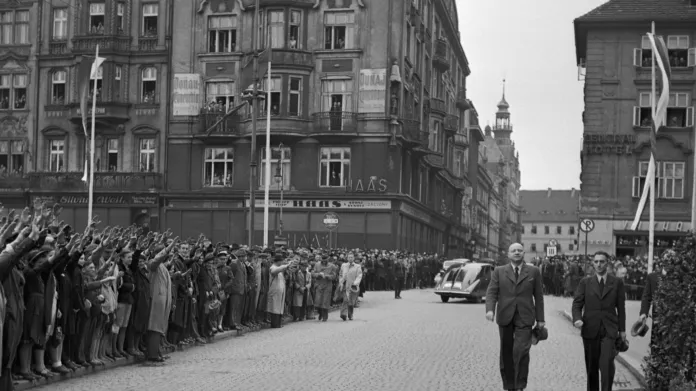 Emanuel Moravec v Plzni na manifestaci po atentátu na Reinharda Heydricha