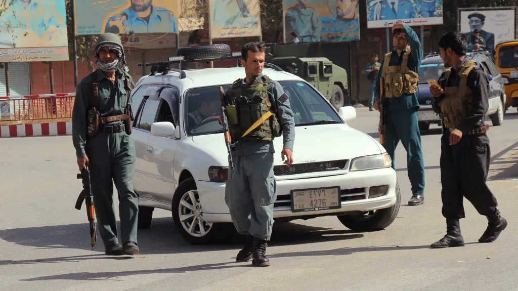 Afghánská policie hlídkuje v Kunduzu