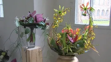 Floristé vázali živé i sušené květiny