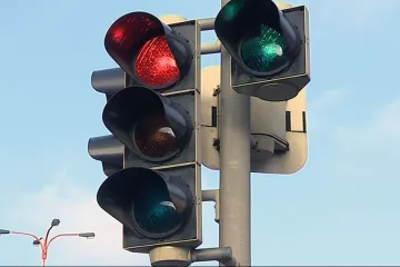 České Budějovice nainstalují kvůli jízdě řidičů na červenou kamery