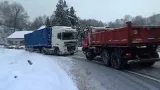 Vyprošťování uvízlého kamionu