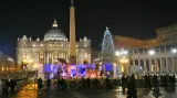 Vánoční strom a jesličky na Svatopetrském náměstí