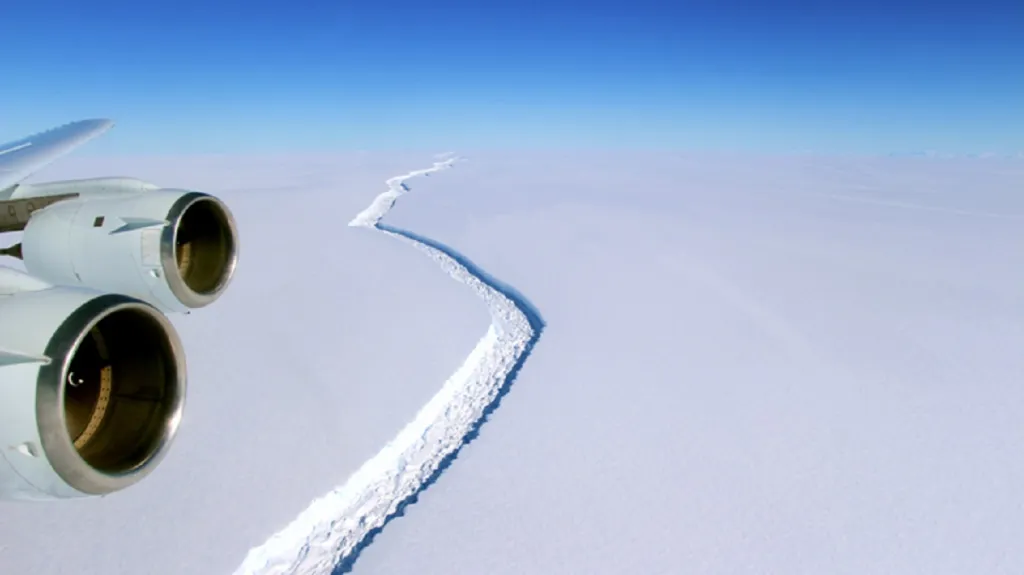 Trhlina v šelfovém ledovci Larsen C