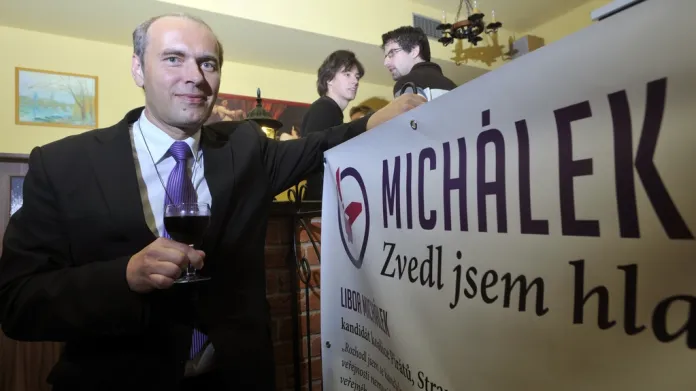 Libor Michálek slaví v pražské kavárně