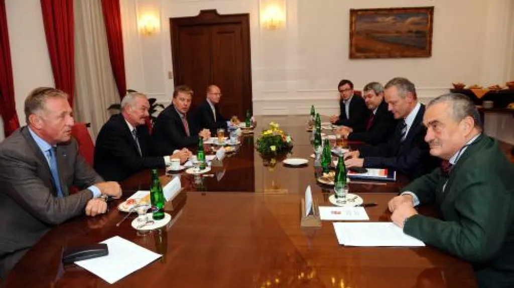 Večerní jednání politických lídrů v poslanecké sněmovně