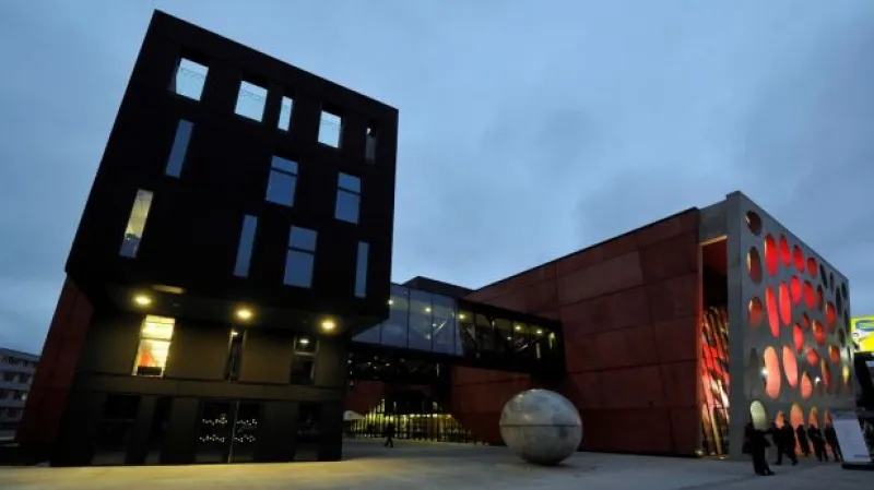 Nové divadlo v Plzni hlásí technické problémy