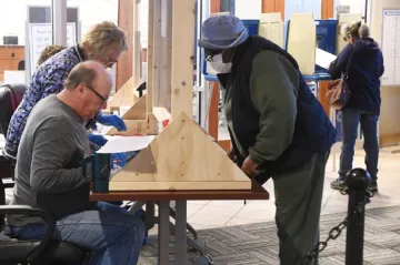 Ve Wisconsinu se konají primárky i přes karanténní opatření