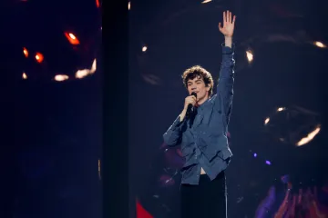 Na Eurovizi vystoupil Daniel Žižka s písní o životních křižovatkách