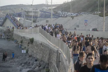 Stovky Maročanů se opět snaží proniknout do Ceuty
