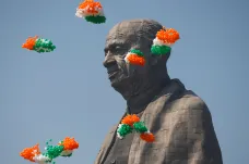 V Indii odhalili nejvyšší sochu světa. Monstrum za 30 miliard rupií má pomoct ekonomice