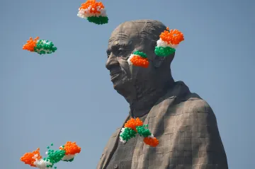 V Indii odhalili nejvyšší sochu světa. Monstrum za 30 miliard rupií má pomoct ekonomice